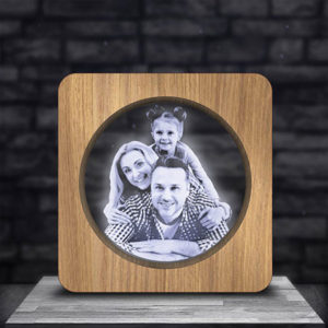 gepersonaliseerde fotolijst van hout pictyourlamp.com