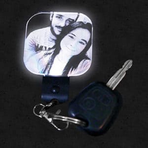 Gepersonaliseerde lichtgevende vierkante sleutelhanger pictyourlamp.nl