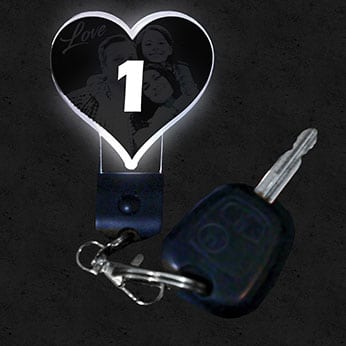 gepersonaliseerde lichtgevende hartvormige sleutelhanger
